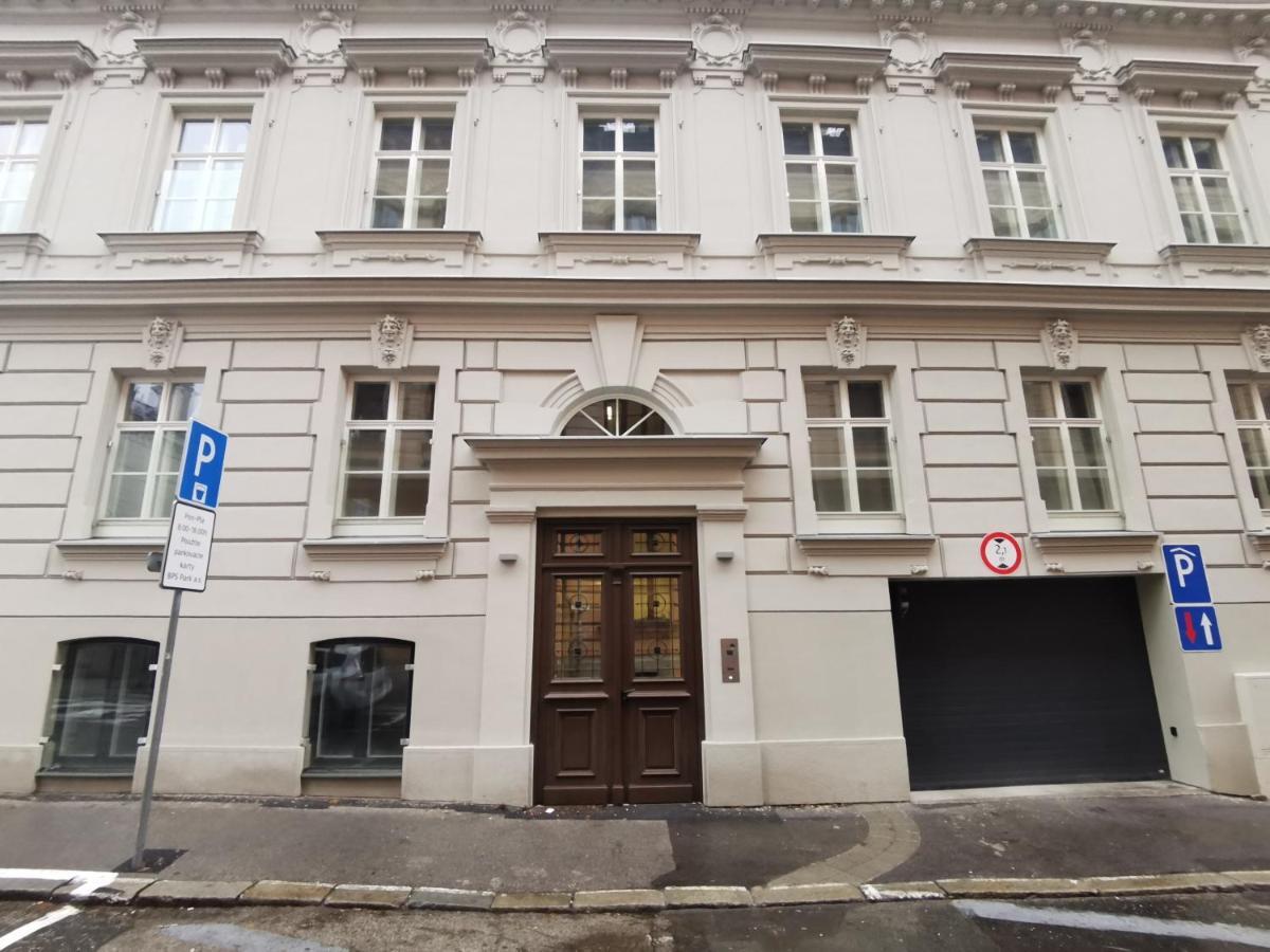 City Castle Apartments Free Parking Bratislava Exterior photo